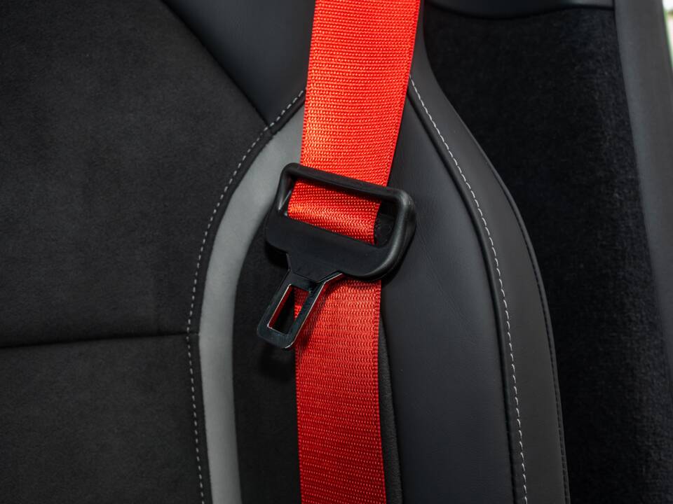 Image 64/67 of Mercedes-AMG GT-R (2018)