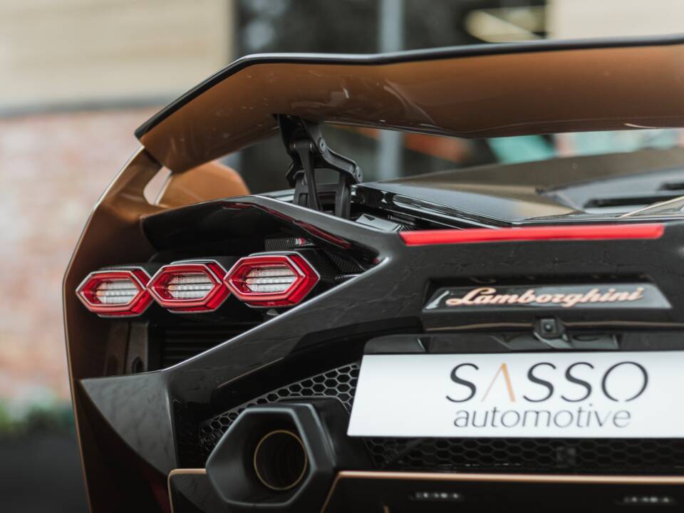 Image 54/68 of Lamborghini Sián FKP 37 (2021)