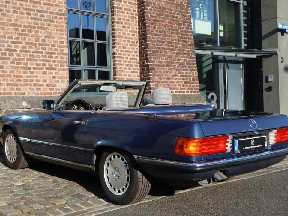 Image 13/43 of Mercedes-Benz 300 SL (1989)