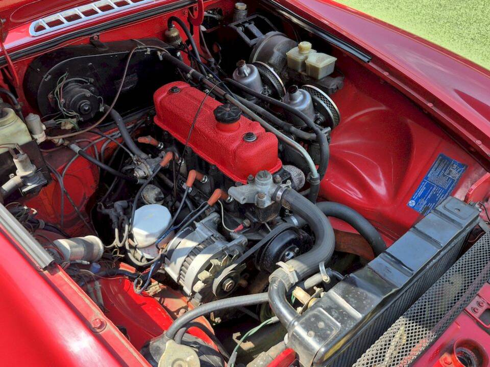 Image 37/40 of MG MGB (1979)