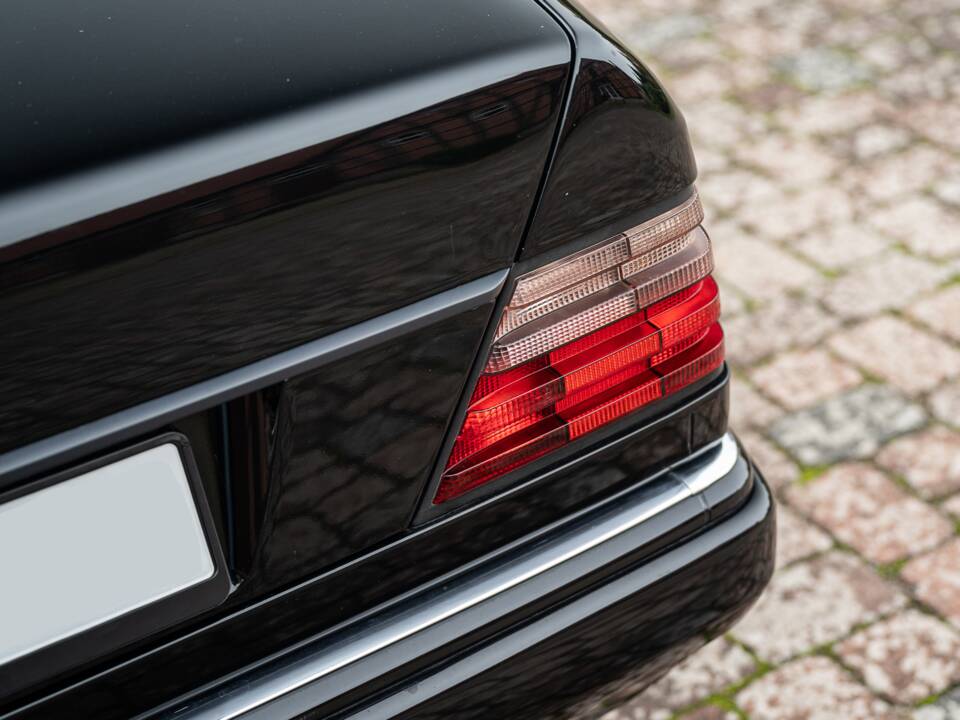 Image 19/83 de Mercedes-Benz E 220 (1996)