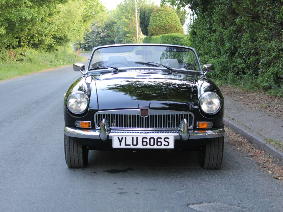 Image 2/17 of MG MGB (1978)
