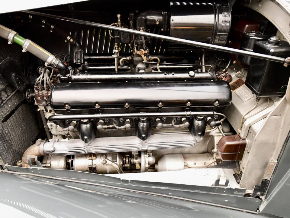 Image 34/50 of Rolls-Royce Phantom III (1900)