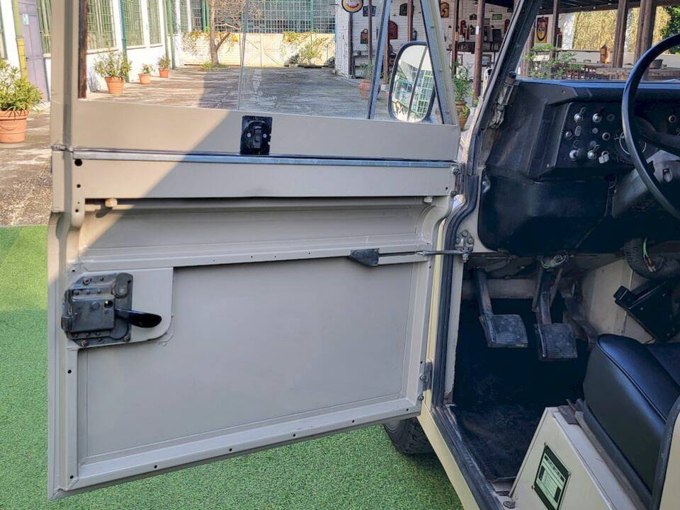 Bild 15/39 von Land Rover 88 (1981)