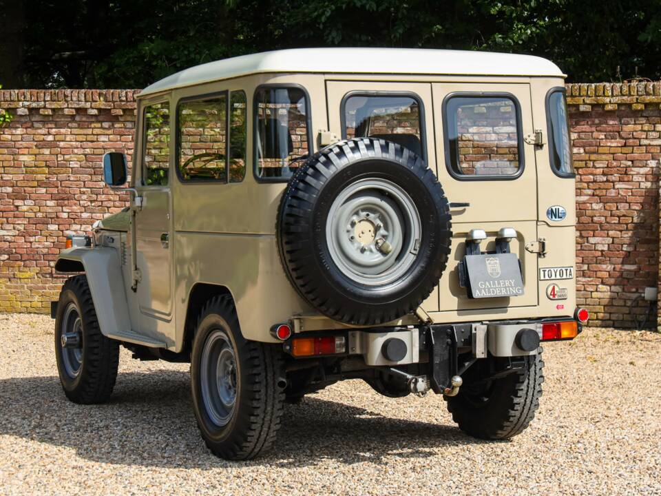 Bild 6/50 von Toyota Land Cruiser BJ 40 (1977)