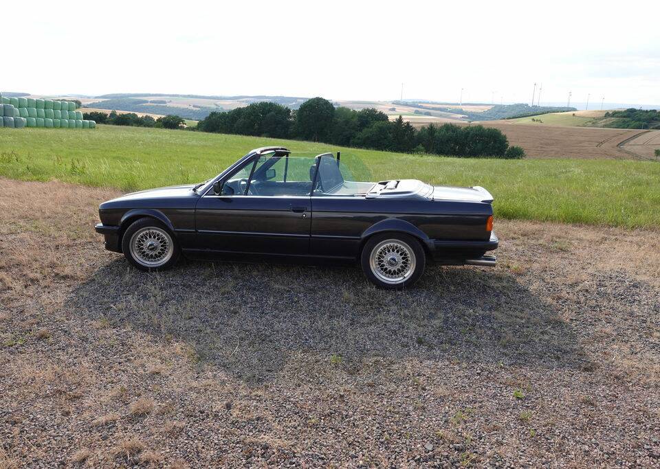 Immagine 6/8 di BMW 320i (1987)