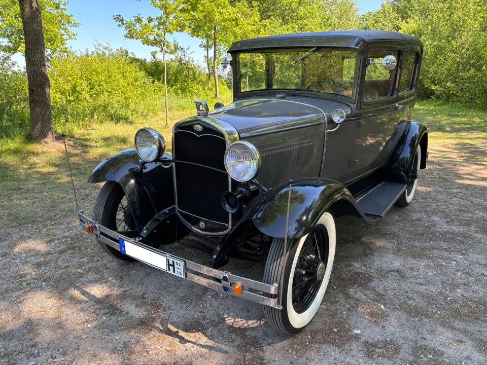 Image 2/28 of Ford Model A Tudor Sedan (1931)