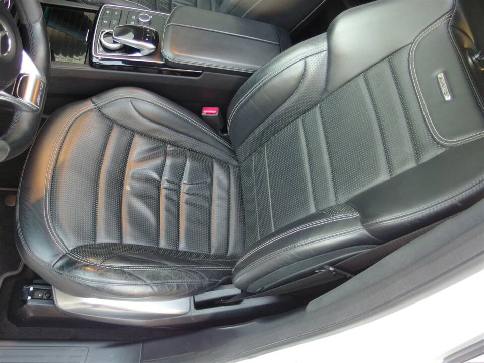 Image 33/98 of Mercedes-Benz GLS 63 AMG 4MATIC (2016)