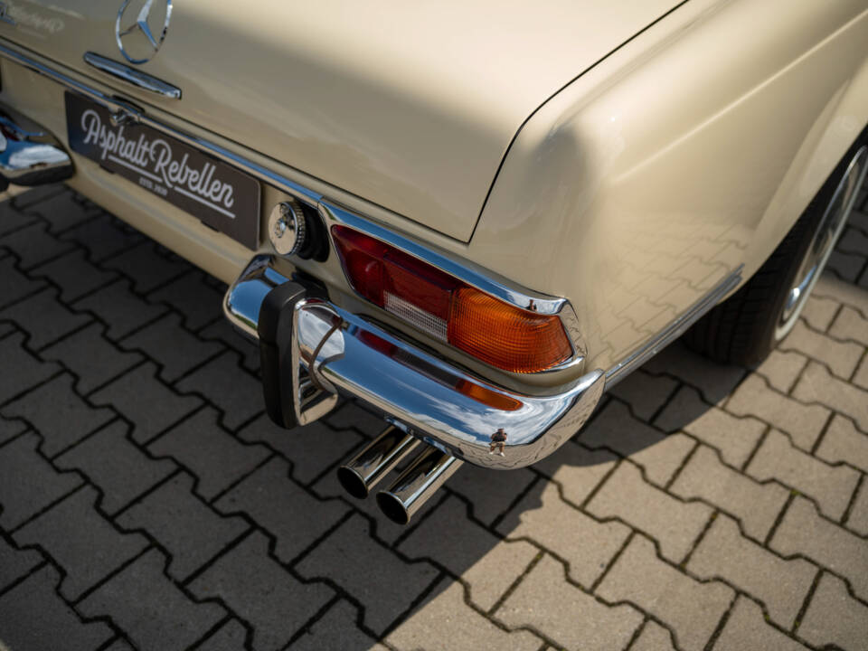 Image 53/97 of Mercedes-Benz 280 SL (1969)