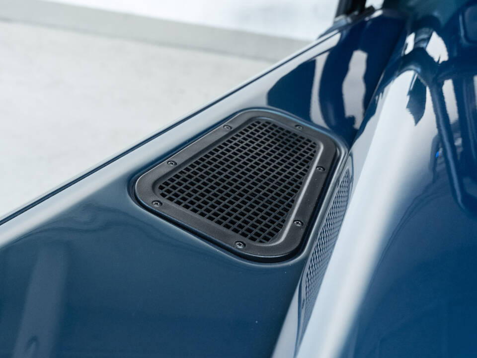 Image 27/43 of Land Rover Defender 90 &quot;50th Anniversary&quot; (1998)