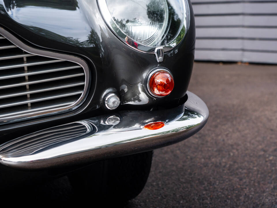 Imagen 47/49 de Aston Martin DB 6 Mk II (1970)