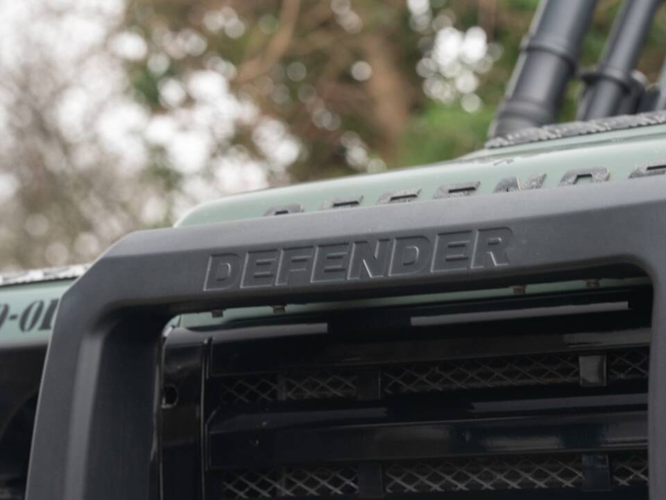 Image 27/50 de Land Rover Defender 110 Crew Cab SE (2010)