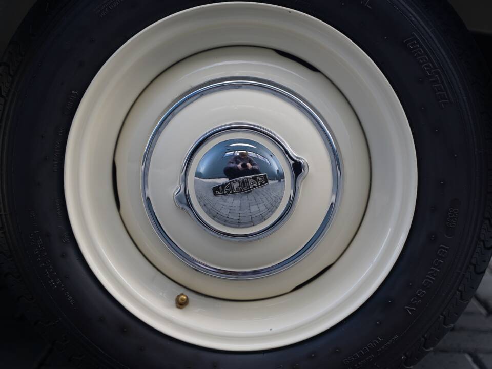 Image 45/50 of Jaguar XK 120 OTS (1950)