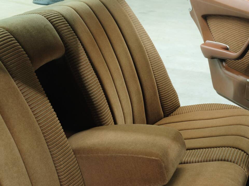 Image 42/50 de Mercedes-Benz 280 SE (1975)