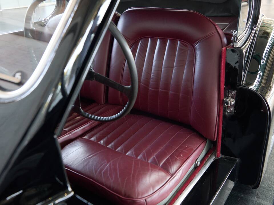 Image 37/48 of Jaguar XK 120 FHC (1954)