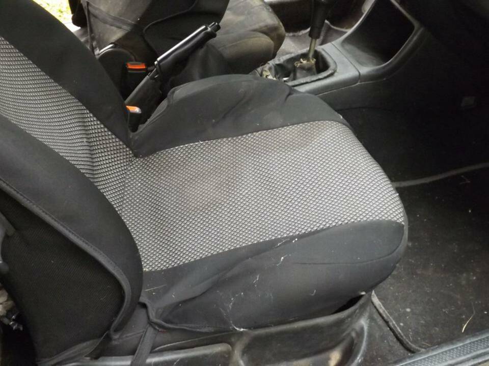 Image 46/50 of Volkswagen Golf III Cabrio 1.6 (1996)