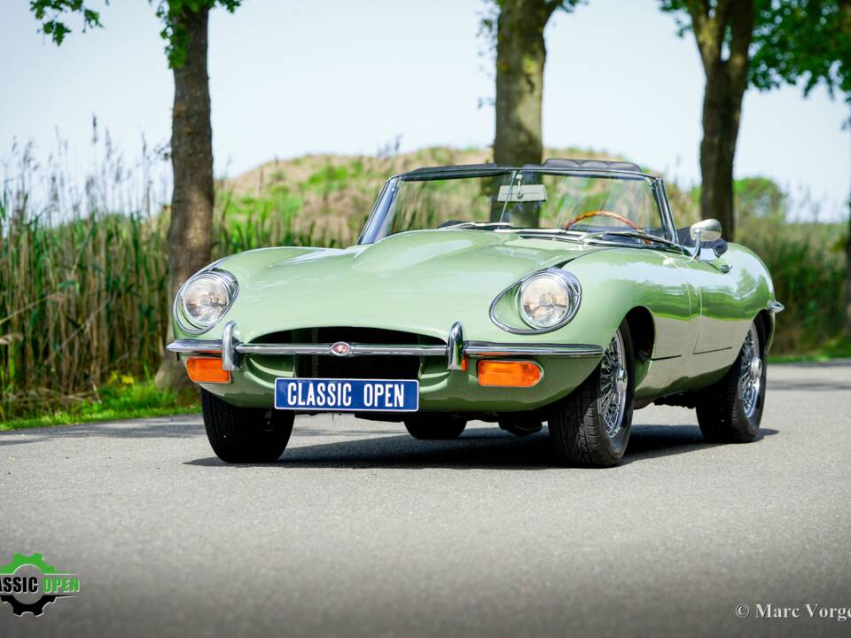 Image 22/60 de Jaguar E-Type (1969)