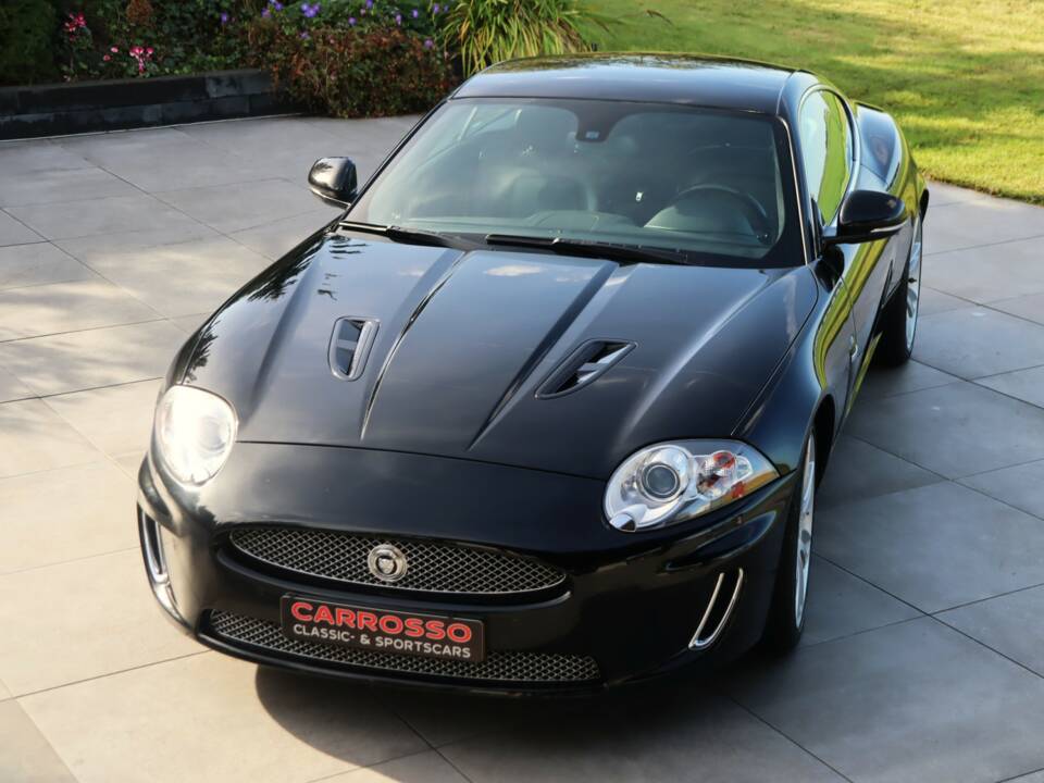Image 42/50 of Jaguar XKR (2010)
