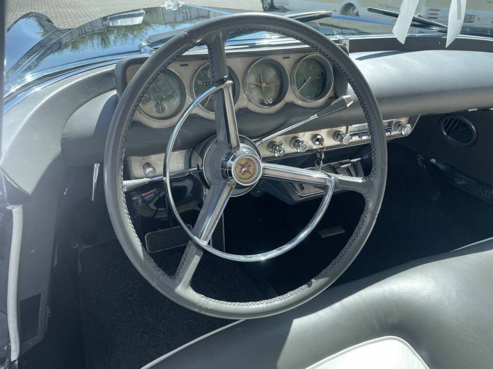 Image 2/8 of Lincoln Continental Mark II (1957)