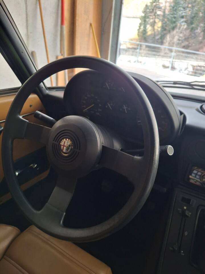 Bild 7/7 von Alfa Romeo 2.0 Spider (1989)