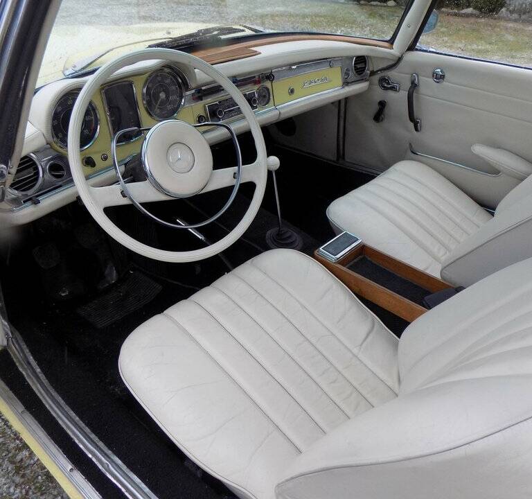 Image 2/8 of Mercedes-Benz 230 SL (1964)