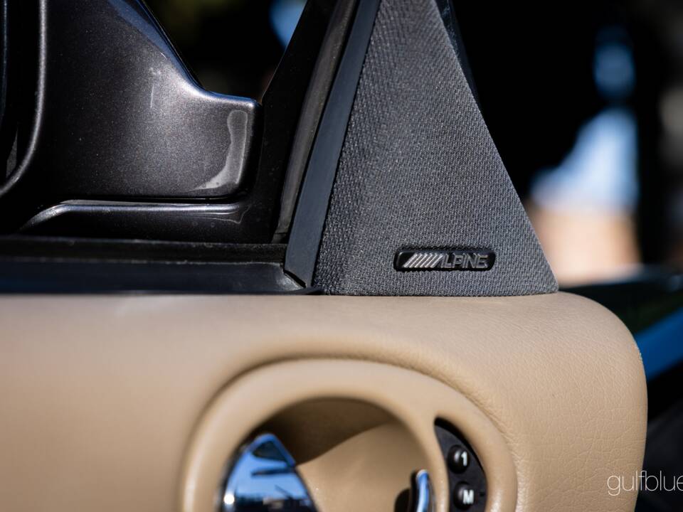 Image 30/70 of Jaguar XKR (2004)