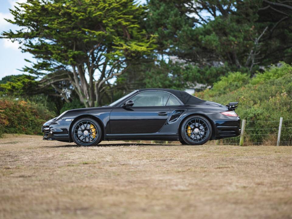Image 22/50 of Porsche 911 Turbo S (2011)
