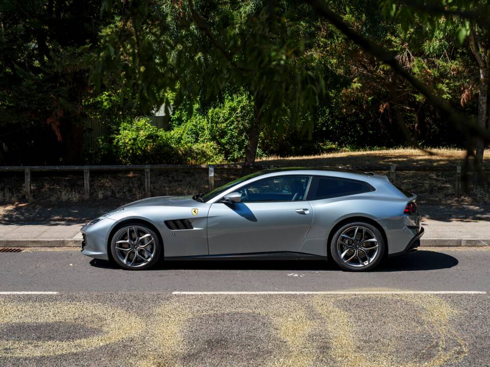 Bild 14/36 von Ferrari GTC4Lusso T (2020)