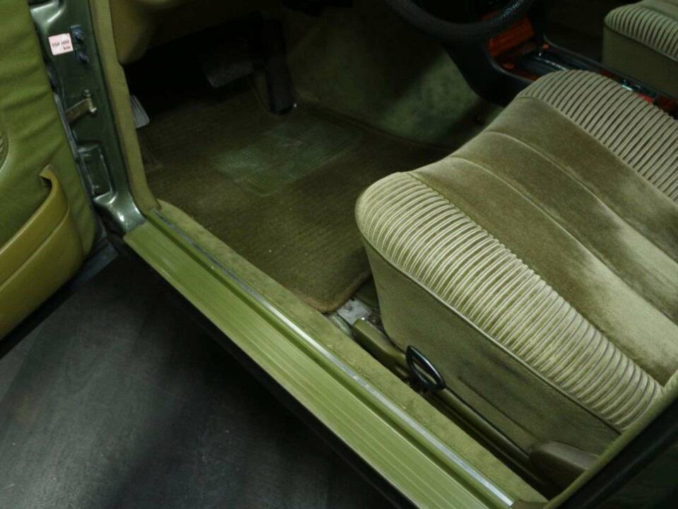 Bild 10/50 von Mercedes-Benz 300 D (1981)