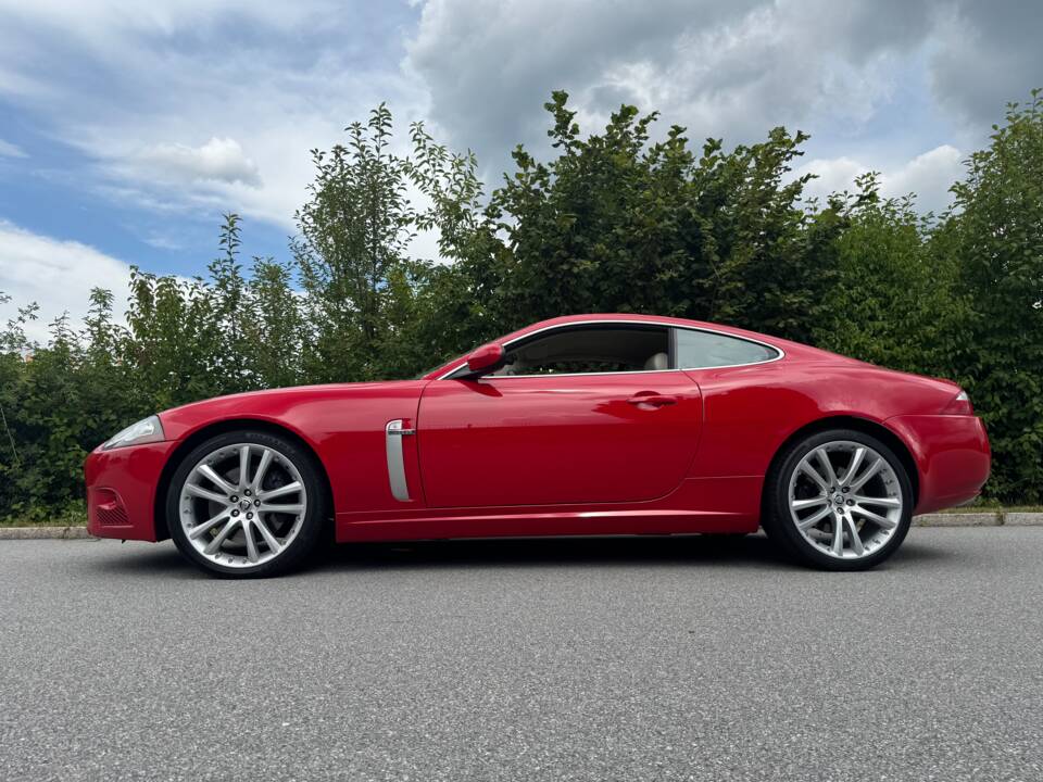 Image 18/49 of Jaguar XKR (2007)