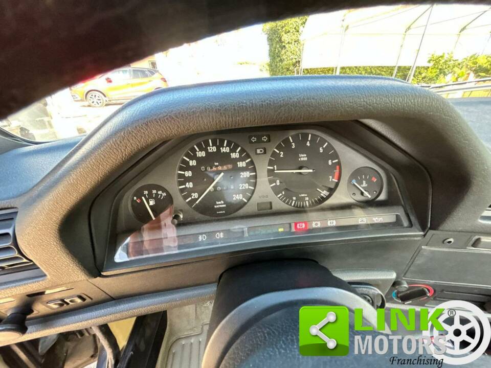 Image 10/10 of BMW 320i (1987)