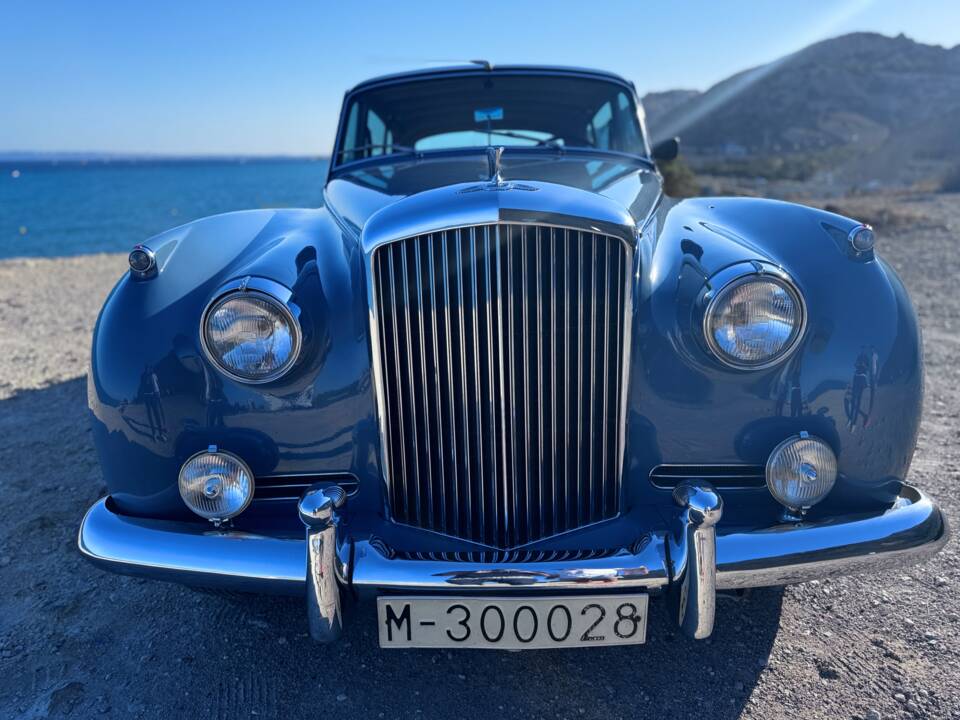 Image 13/46 of Bentley S 2 (1961)