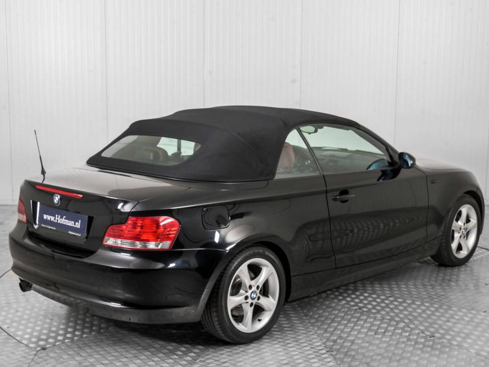 Image 44/50 of BMW 118i (2009)