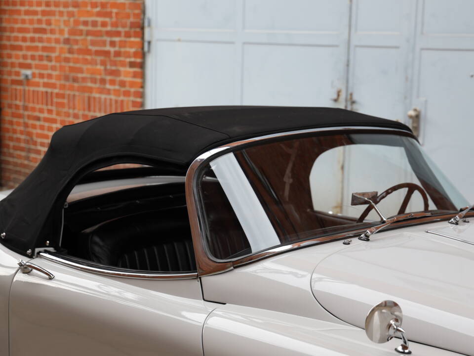 Image 49/91 of Jaguar XK 150 OTS (1958)