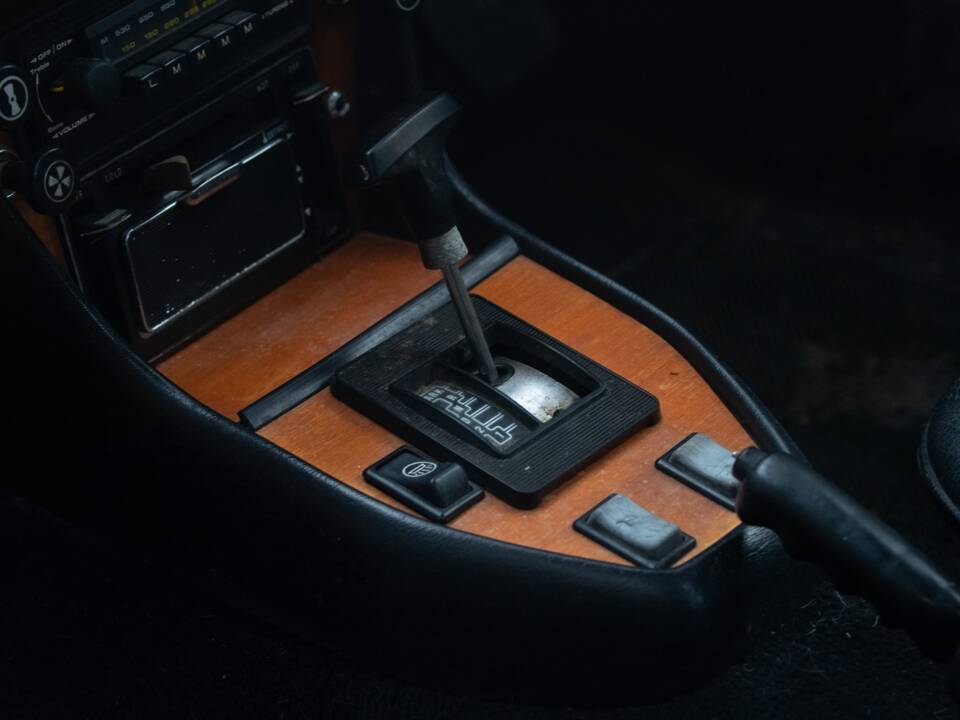 Obraz 50/50 pojazdu Triumph Stag (1975)