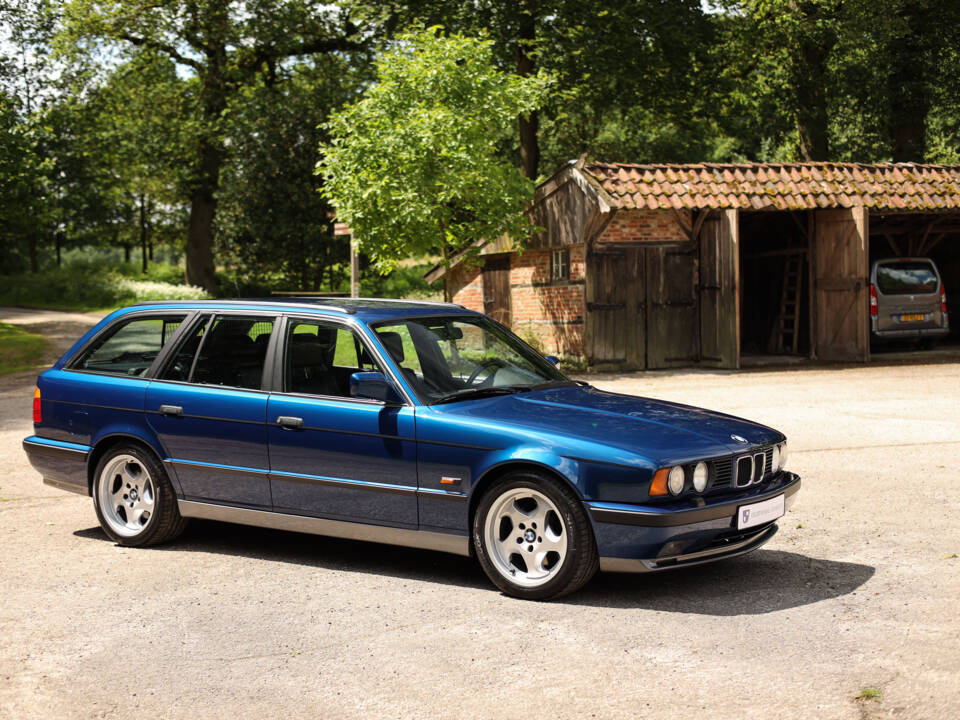 Image 4/64 of BMW M5 Touring (1992)