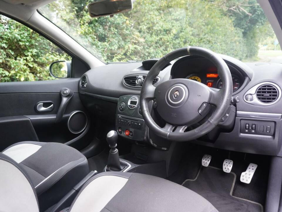 Bild 8/18 von Renault Clio Gordini R.S. (2010)