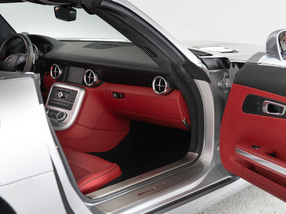 Image 31/48 of Mercedes-Benz SLS AMG Roadster (2012)