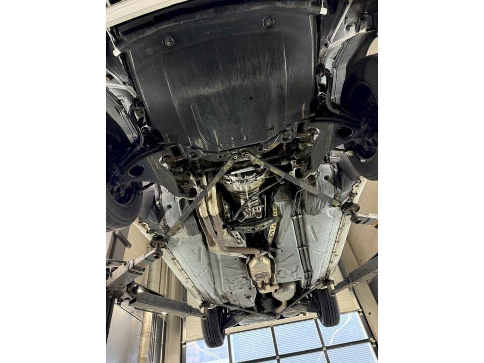 Image 36/36 of Mercedes-Benz E 200 (1994)