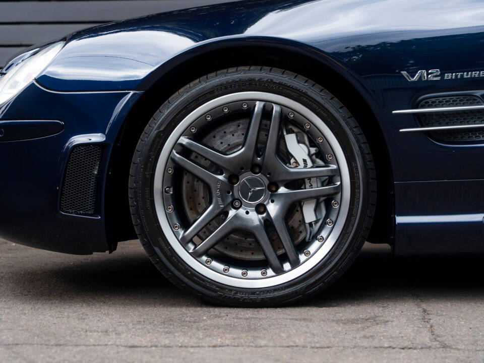 Image 8/60 of Mercedes-Benz SL 65 AMG (2004)