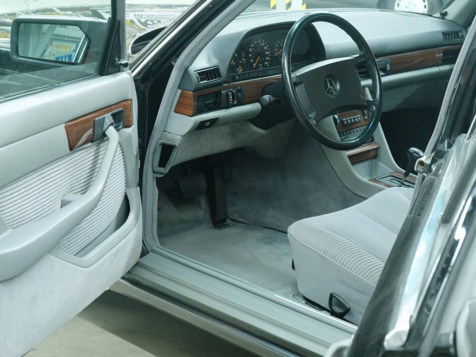 Bild 38/50 von Mercedes-Benz 300 SEL (1991)