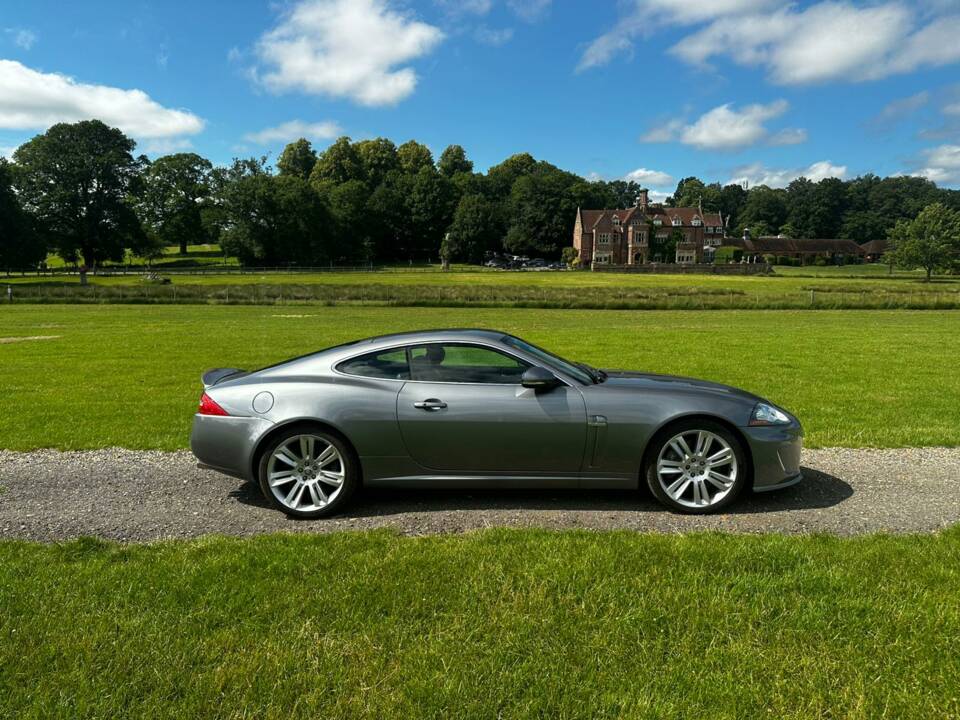 Image 2/46 of Jaguar XKR (2010)