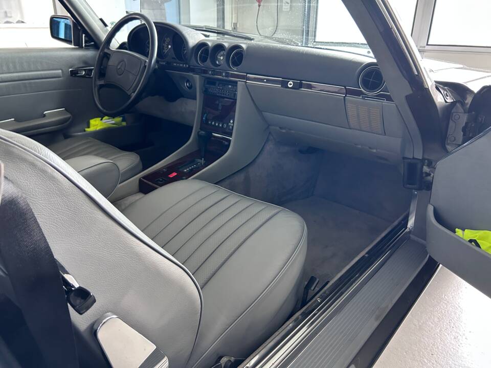 Image 14/37 of Mercedes-Benz 560 SL (1986)