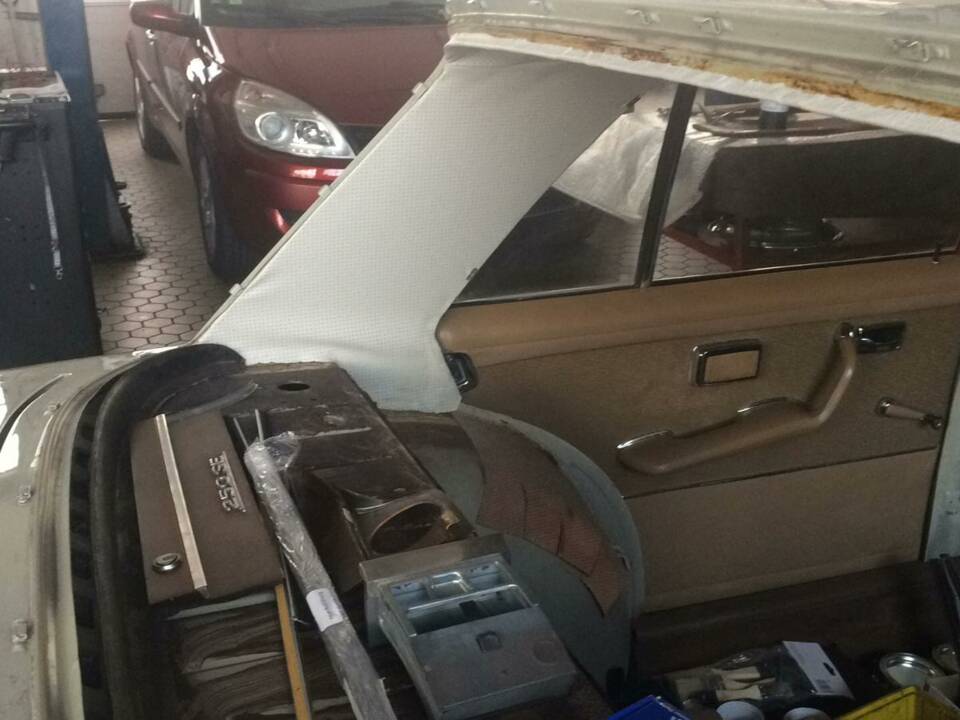 Image 34/52 of Mercedes-Benz 250 SE (1966)