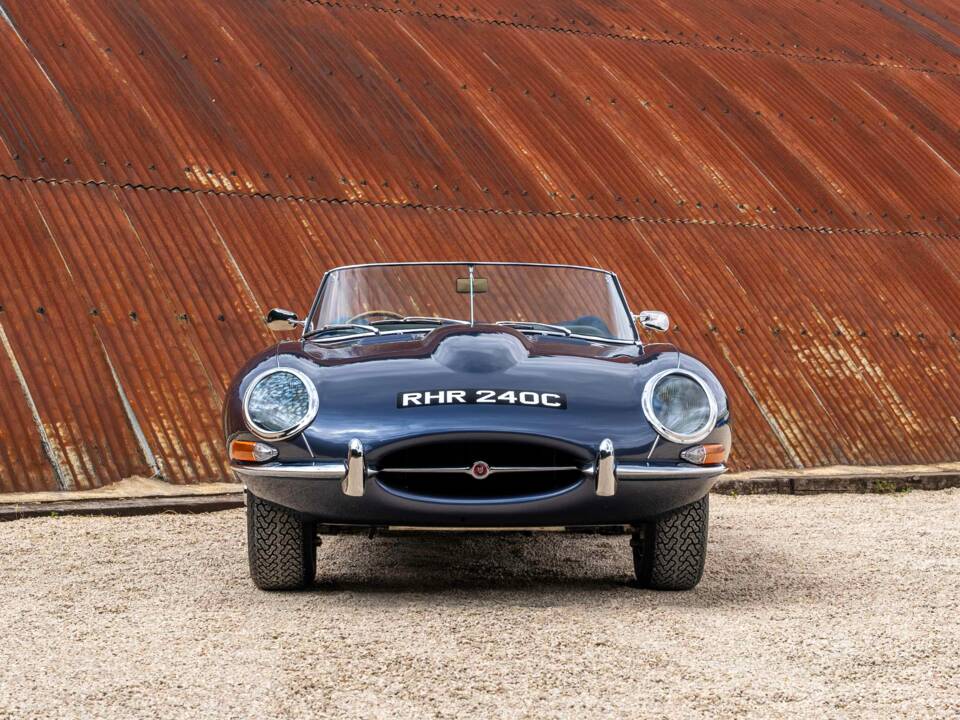 Image 5/27 of Jaguar Type E 4.2 (1965)
