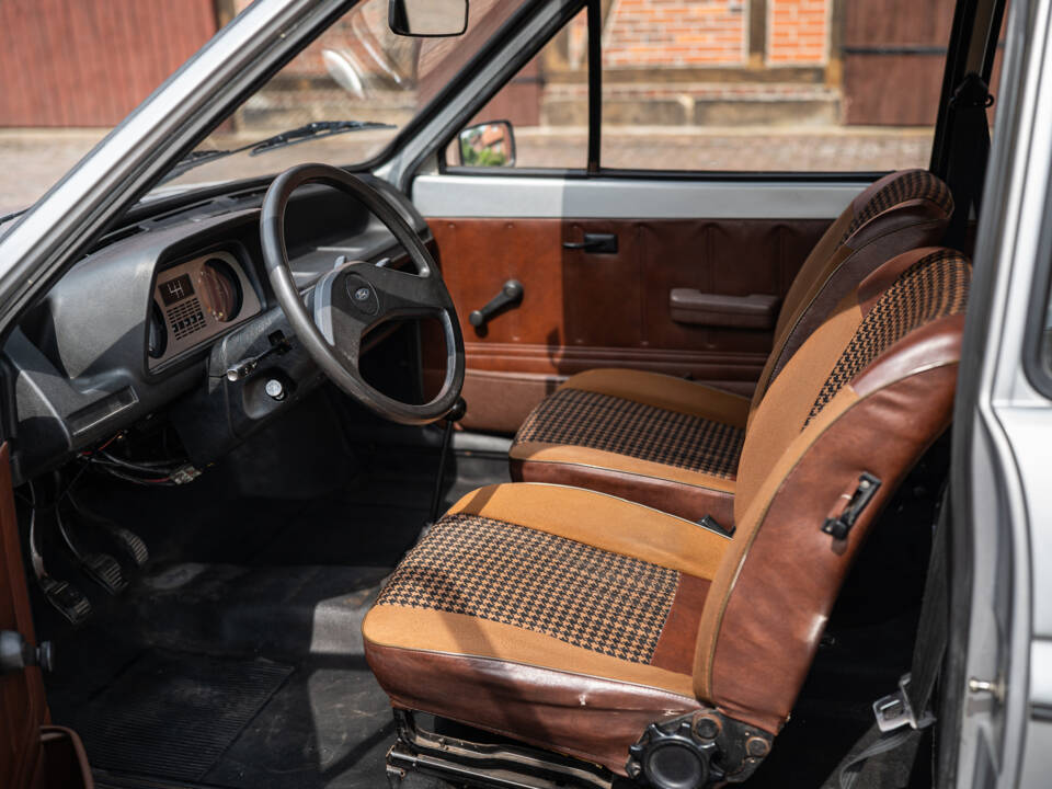 Image 21/36 of Ford Fiesta (1977)