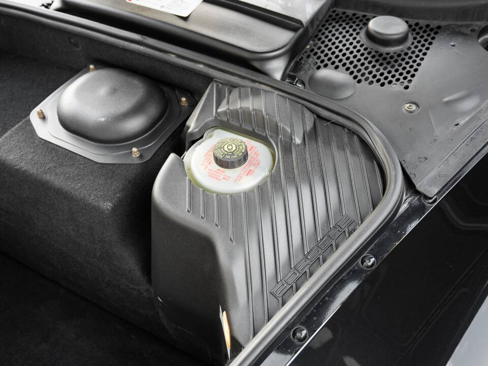 Image 15/63 of Porsche 911 Carrera 4S (2004)