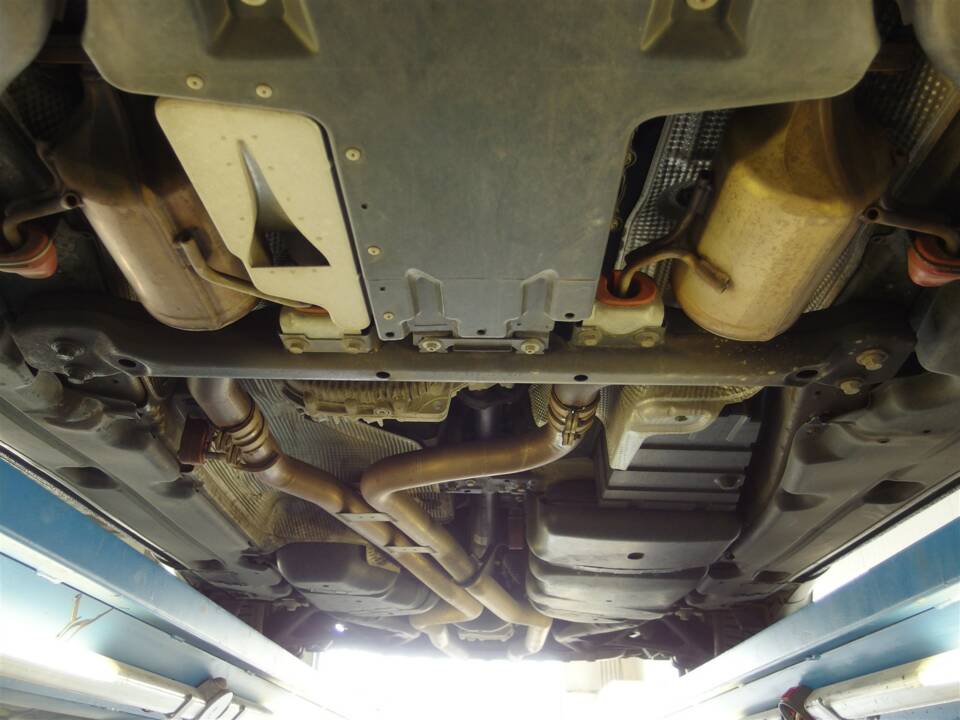 Image 88/99 of Porsche Cayenne Turbo (2007)