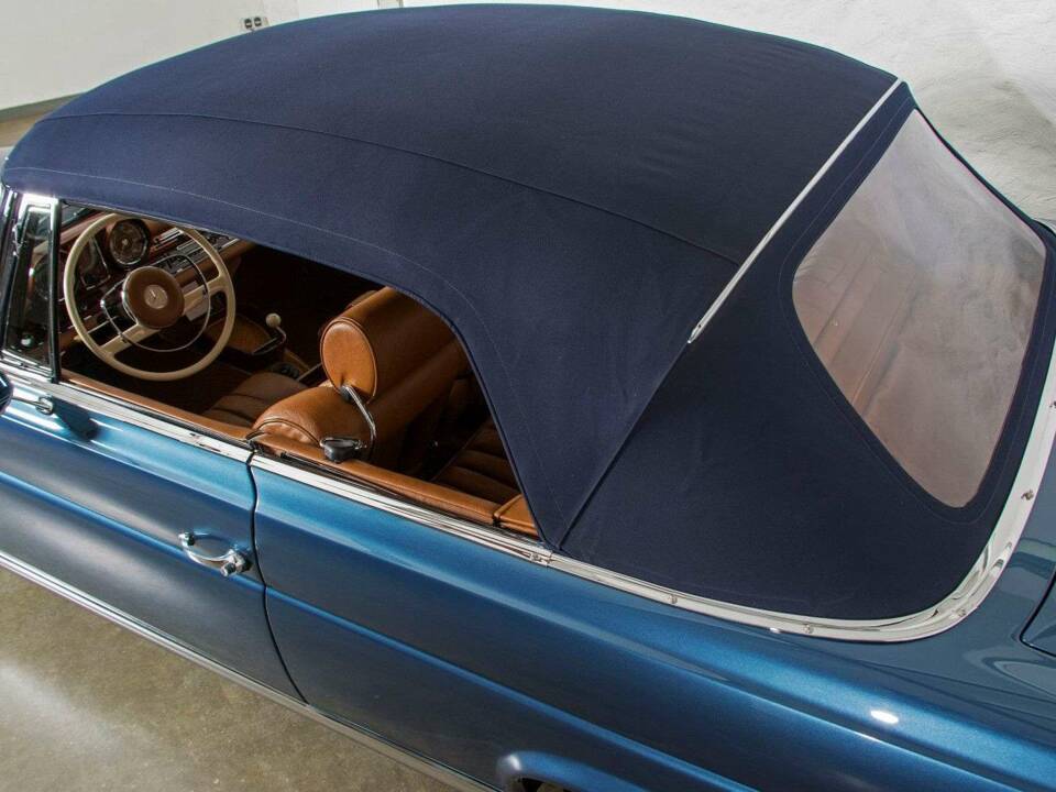 Image 11/20 de Mercedes-Benz 220 SE b (1965)