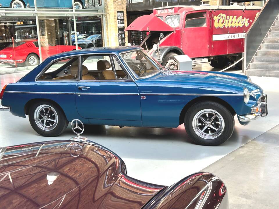 Image 3/21 of MG MGB GT (1973)